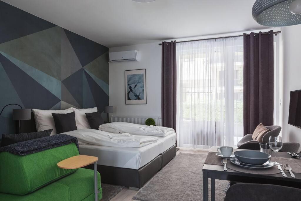 Apartment Private Hideaway On Corvin Promenade - 021 Budapest